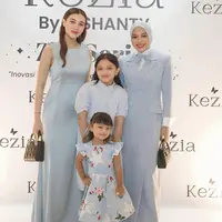 Lihat di sini adu gaya Aurel Hermansyah dan Aaliyah Massaid di acara skincare Ashanty. [@aurelie.hermansyah].