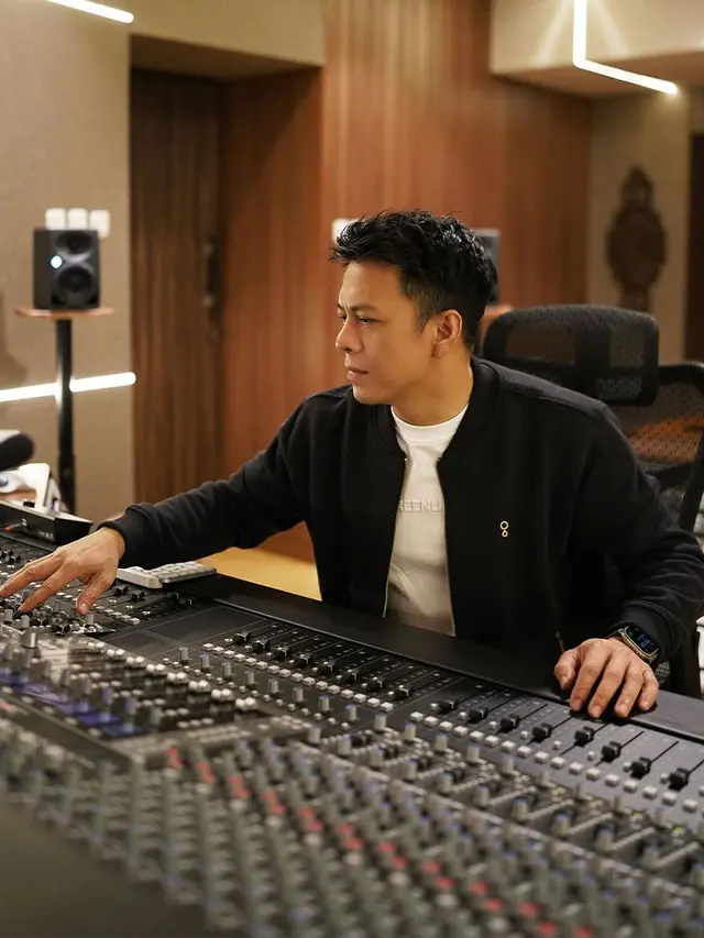 Daftar Artis yang Gugat UU Hak Cipta ke MK (credit: instagram/arielnoah)