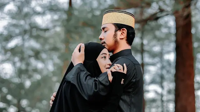Dikaruniai Anak Pertama, Ini 6 Momen Manis Ega Noviantika dan Rafly D'Academy