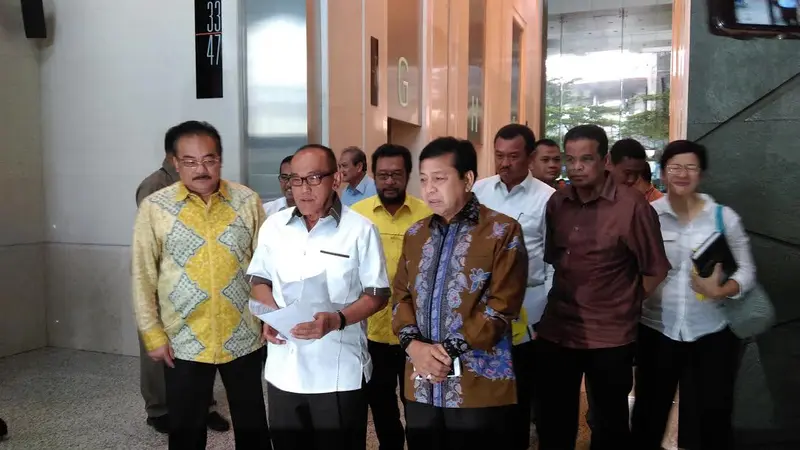 Ketua Umum Golkar Setya Novanto dan Ketua Dewan Pembina Golkar Aburizal Bakrie.