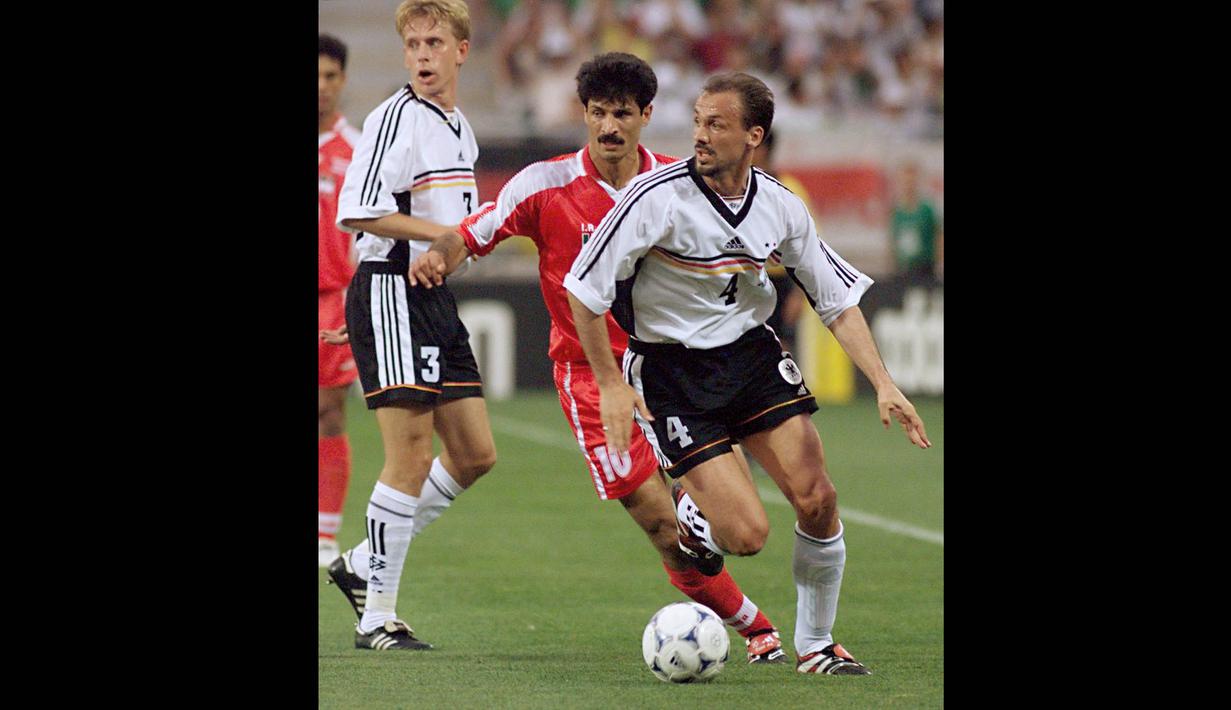 Karir gemilang dari pria yang mempunyai ciri khas dari kumisnya tersebut terjadi ketika pada tahun 1998 Presiden Bayer Munchen, Franz Beckenbauer, menginginkan Daei untuk bergabung dengan Bayern Munchen. Dan pada tahun 1999 dirinya dilego ke Herta Berlin hingga 2002. (Foto: AFP/Boris Horvat)