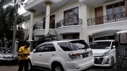 Kediaman pribadi mantan Menteri Agama Suryadharma Ali di Jl Raya Mandala VII No 2, Menteng Dalam Jakarta Selatan, Sabtu (11/04/2015). Semenjak ditahan KPK rumah terlihat sepi. (Liputan6.com/Andrian M Tunay)