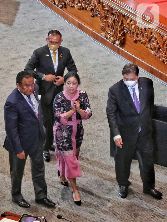 Ketua DPR RI Puan Maharani tiba dalam Pertemuan Parliamentary Forum in the Context of the G20 Speaker Summit (P20) di Gedung Nusantara II, Kompleks Parlemen, Jakarta, Rabu (5/10/22). Forum membahas inter-parliamentary forum P20 yang dihadiri delegasi parlemen negara-negara G20 membahas tentang peran parlemen dalam memperkuat Multilareralisme di abad 21 dalam menyelesaikan berbagai krisis global. (Liputan6.com/Angga Yuniar)