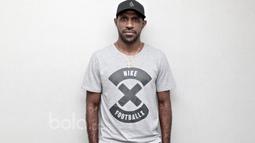 Boaz Solossa bergabung dengan Persipura Jayapura sejak tahun 2005 dan telah mencetak 130 gol bagi tim kebanggaan Papua itu. (Bola.com/Nicklas Hanoatubun)