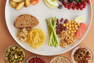 Karbohidrat kompleks memberi energi pada tubuh secara efisien dan membantu menjaga kadar energi yang stabil sepanjang hari. (Foto/dok: Pexels/Vanessa Loring)