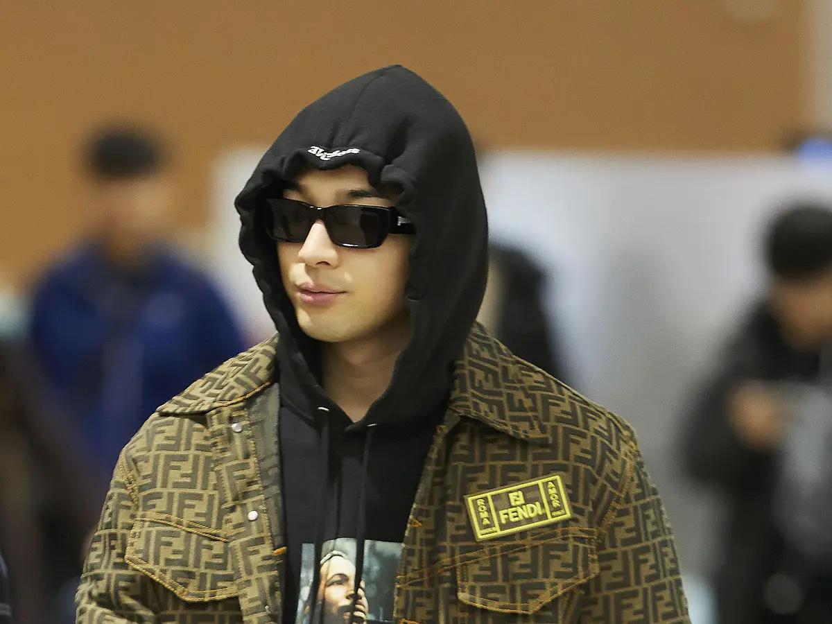 Tampilan Taeyang BIGBANG Semakin Memesona Pulang dari Italia Fashion Fimela