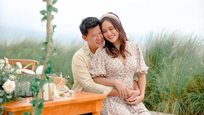 Momen Perayaan Anniversary ke-9 Pernikahan Shandy Aulia