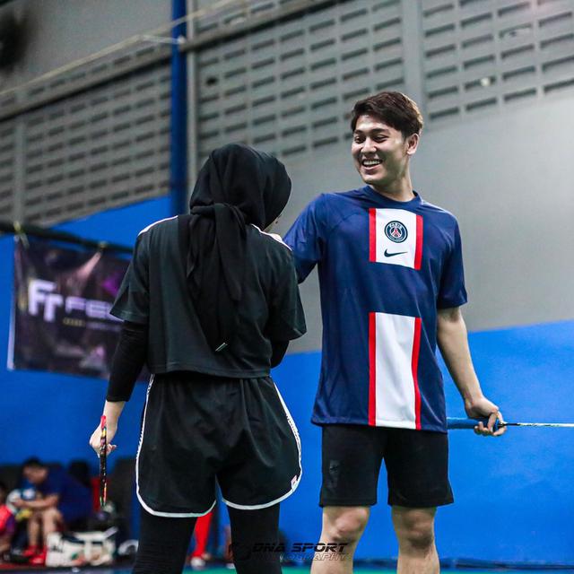 7 Potret Lesti Kejora dan Rizky Billar Main Badminton, Seru Bareng Sahabat