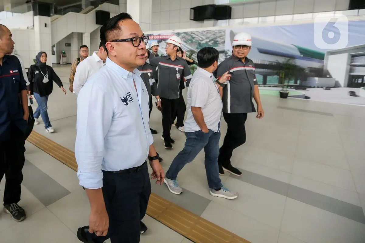 Wamen BUMN Kartika Wirjoatmodjo Jajal LRT