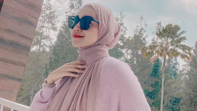 FOTO: Gaya Melody Prima saat Pakai Kacamata Hitam, Modis dan Stylish
