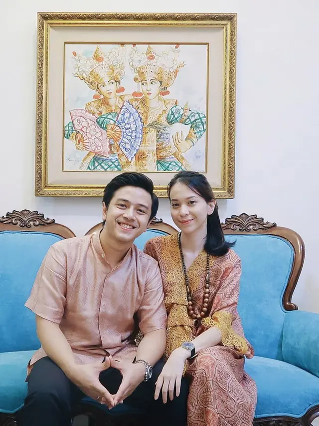 Bersiap Sambut Buah Hati, Ini 6 Potret Kebersamaan Febrian HiVi! dan Istri