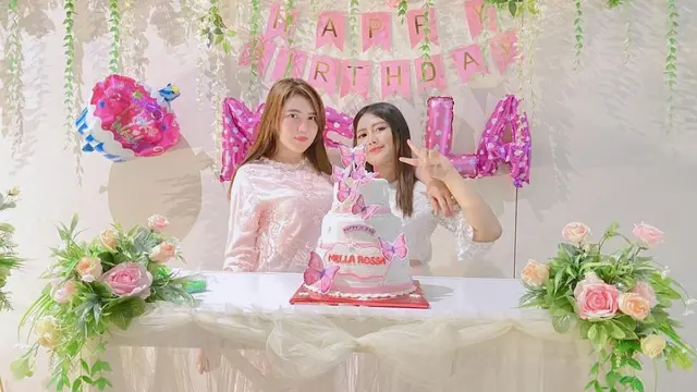 6 Potret Via Vallen dan Mella Rosa dari Kecil hingga Kini, Selalu Kompak