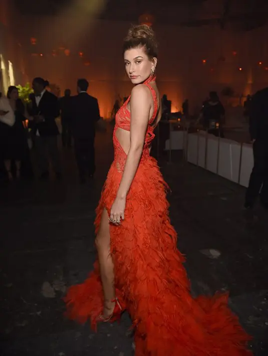 Tulisan Hailey memiliki inti bahwa tidak ada yang bisa mengalahkan kecantikan Bella. Unggahannya ini pun tentu mengundang komentar netizen yang mengira ini merupakan sindiran terhadap Selena. (AFP/Bintang.com)