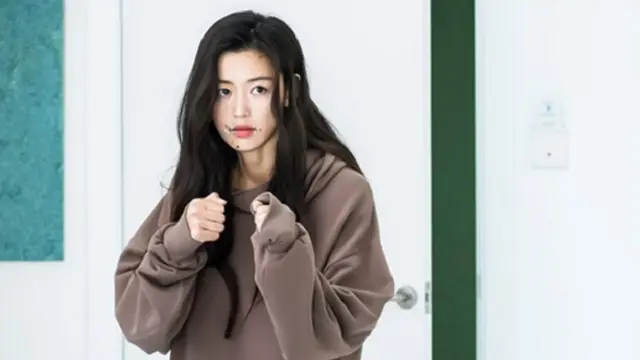 [Bintang] Selain Ingin Jadi Pramugari, Ini 7 Fakta Menarik Jun Ji Hyun