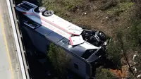 Diduga Pecah Ban, Bus Antarkota Tabrak Truk di Tegal