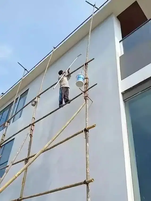 6 Aksi Kuli Bangunan di Atas Ketinggian Ini Penuh Nyali, Bikin Merinding