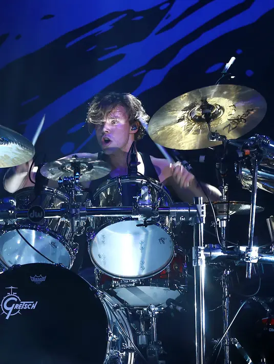 "Jakarta make some noise," teriak Luke Hemmings setelah menghentak panggung dengan menampilkan lagu 'Disconnected'. (Galih W. Satria/Bintang.com)