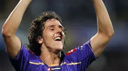 Selebrasi striker Fiorentina asal Montenego, Stevan Jovetic seusai mencetak gol keduanya ke gawang Liverpool di penyisihan Grup E Liga Champions di Artemio Franchi Stadium, 29 September 2009. AFP PHOTO/ALBERTO PIZZOLI 