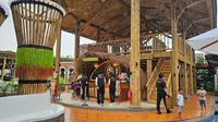 Memasuki akhir tahun, perkembangan kawasan kuliner di Kota Tangerang Selatan (Tangsel), semakin bervariasi. Seperti Restoran Kampung Kecil yang merupakan bagian integral dari pengembangan kawasan kuniler eksklusif di perumahan Paradise Resort City, Ciputat, yang sudah mulai beroperasi.