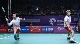 Pasangan Indonesia, Kevin Sanjaya/Marcus Gideon, saat melawan wakil Jepang, Takeshi Kamura/Kelgo Sonoda, pada laga Asian Games di Istora, Jakarta, Selasa (21/8/2018). Kevin/Marcus menang 21-18 dan 21-12. (Liputan6.com/Helmi Fithriansyah)