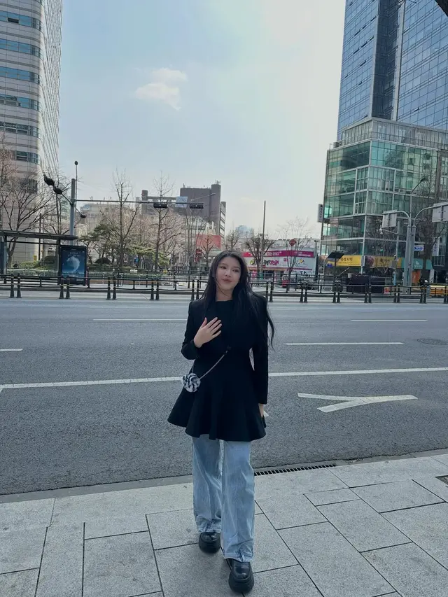 Gaya Tiara Andini Lebaran di Korea Selatan, Definisi Lucky Fans Bakal Bertemu BTS