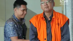 Bupati Malang nonaktif Rendra Kresna usai menjalani pemeriksaan di gedung KPK, Jakarta, Jumat (11/1). Rendra diperiksa sebagai tersangka dugaan suap gratifikasi proyek di Dinas Pendidikan di Kabupaten Malang pada TA 2011. (Merdeka.com/Dwi Narwoko)