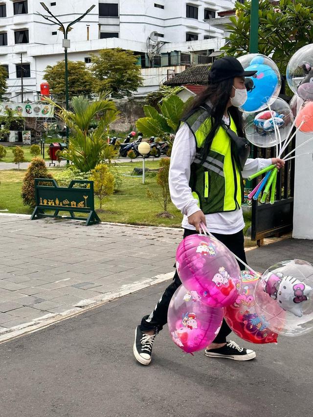 Baim Wong jualan balon (Instagram/baimwong)