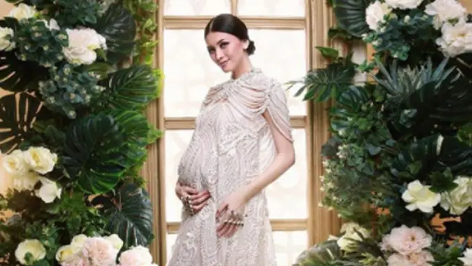 [Bintang] 8 Potret Donita Saat Hamil Anak Kedua