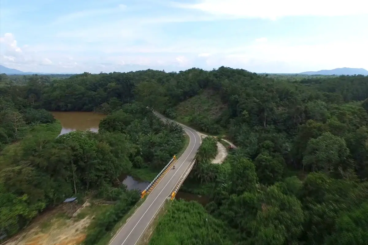 Jalan Perbatasan Kalimantan (Foto: Dokumentasi Ditjen Bina Marga Kementerian Pekerjaan Umum)