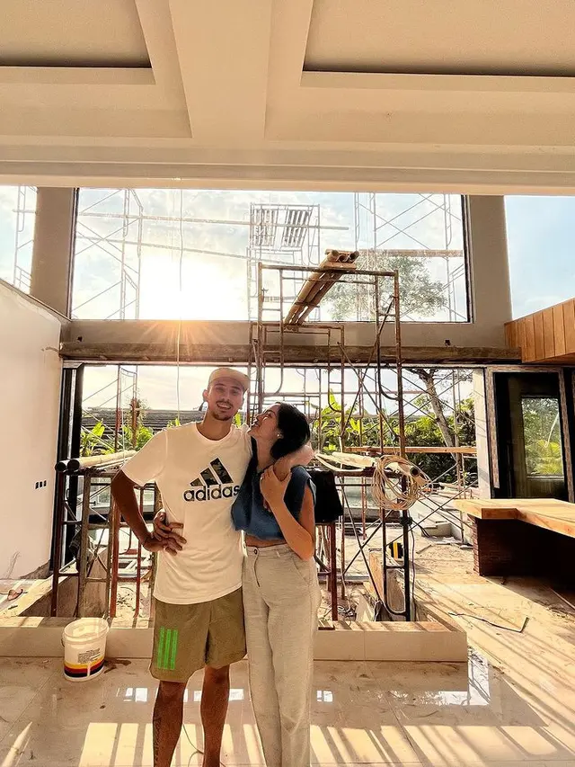 Rumah baru Jessica Iskandar dan Vincent Verhaag yang hampir jadi. (Foto: Instagram/inijedar)