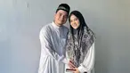 Dalam momen tasyakuran empat bulanan kehamilan sang istri, Alvin Faiz menggelar pengajian di kediamannya. Dalam caption unggahan, mantan suami Larissa Chou itu memohon doa agar Allah selalu menjaga dan melancarkan kehamilan sang istri sampai melahirkan nanti. (Liputan6.com/IG/@alvin_411)