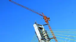 Info dari warga sekitar, bangunan jembatan Bung Karno itu terabaikan sejak tahun 2004, Manado, (7/9/14). (Liputan6.com/Faisal R Syam)