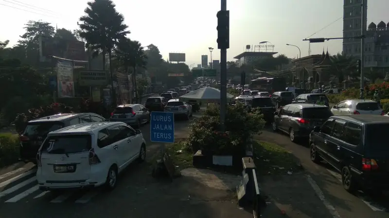 Suasana jalur Puncak pada hari kedua Lebaran, Kamis (6/6/2019)