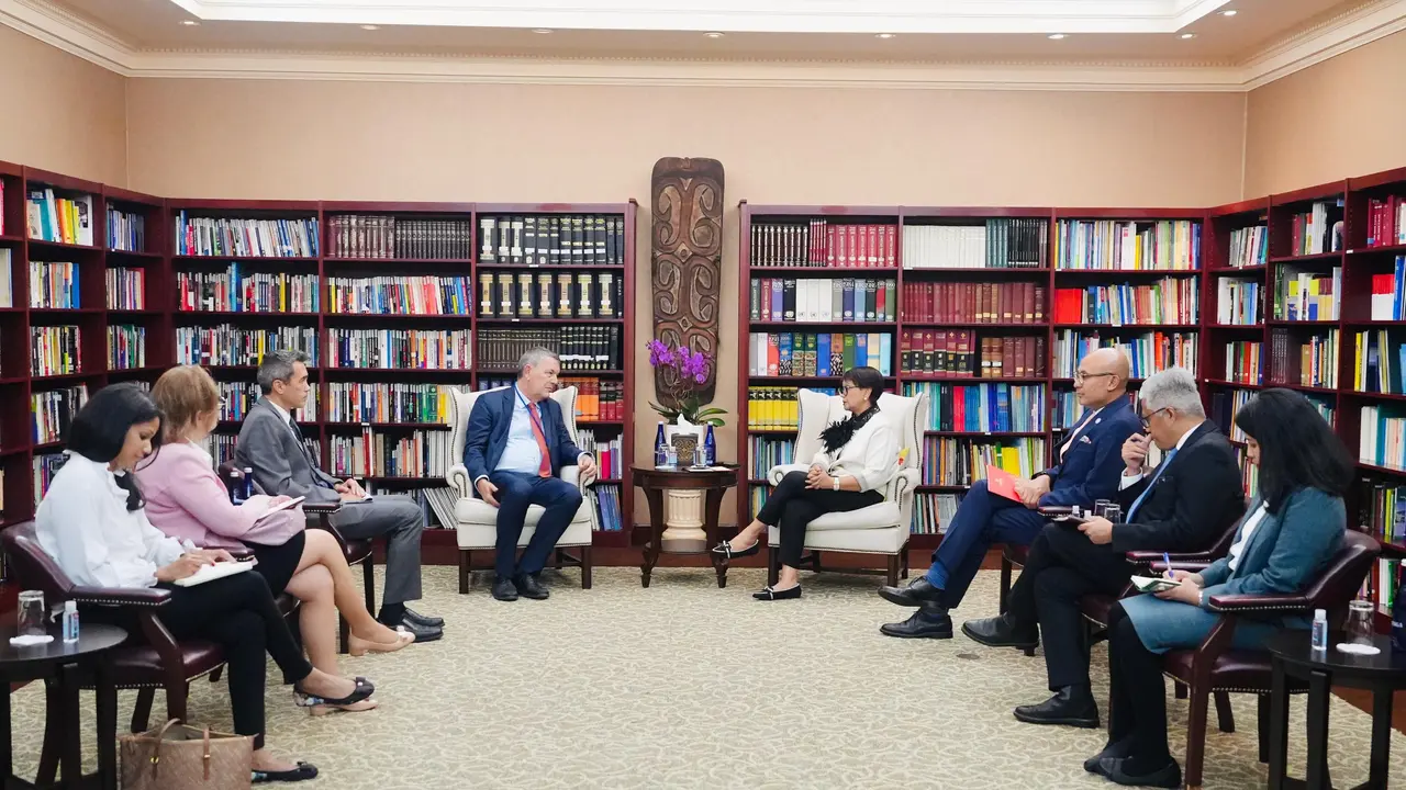 Pertemuan bilateral antara Menlu RI Retno Marsudi dan Komisioner Jenderal Philippe Lazzarini di sela-sela High Level Week (HLW) Majelis Sidang Umum PBB (UNGA) ke-79 pada Minggu (22/9/2024).