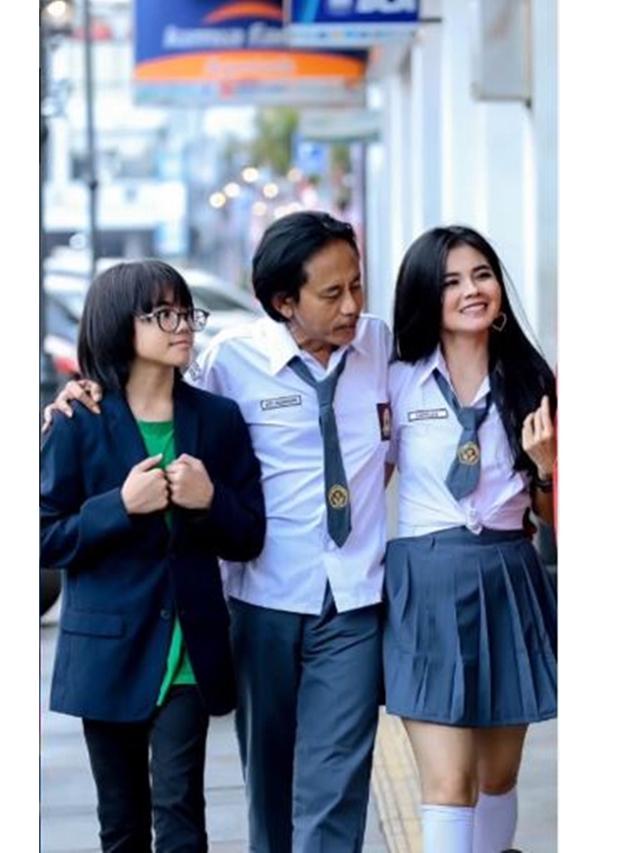 Terpaut 19 Tahun, Ini 6 Potret Epy Kusnandar dan Istri Pakai Seragam SMA