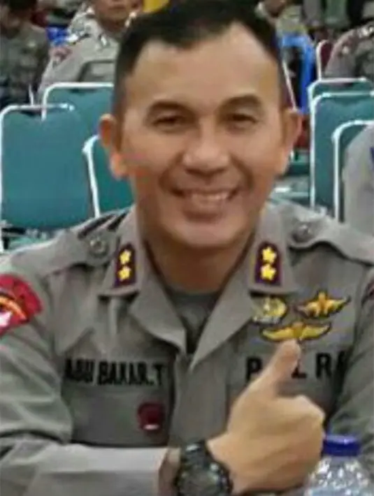 "Yang penting kami sah dan ke depan yang mesti kami lihat. Banyak yang mesti kita siapin karena kami memulai dari nol semuanya," ungkap Ira yang resmi menikah di Bogor sejak Desember 2001 silam. (dok. Pribadi)