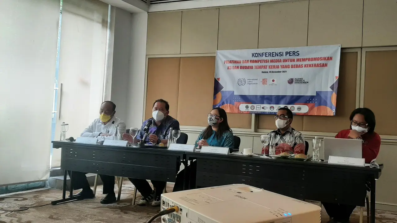 Konferensi pers lomba jurnalistik Organisasi Perburuhan Internasional (ILO) dan AJI Indonesia yang digelar di Jakarta hari ini, Selasa (14/12/2021)