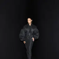 Melihat penampilan Tyra Banks yang nyaris tak dikenali saat  hadiri Paris Fashion Week (@tyrabanks)