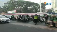 Petugas gabungan dari Polda Metro Jaya dan Dinas Perhubungan DKI Jakarta terus melakukan sosialisasi perluasan ganjil genap di kawasan Pancoran, Jakarta Selatan.