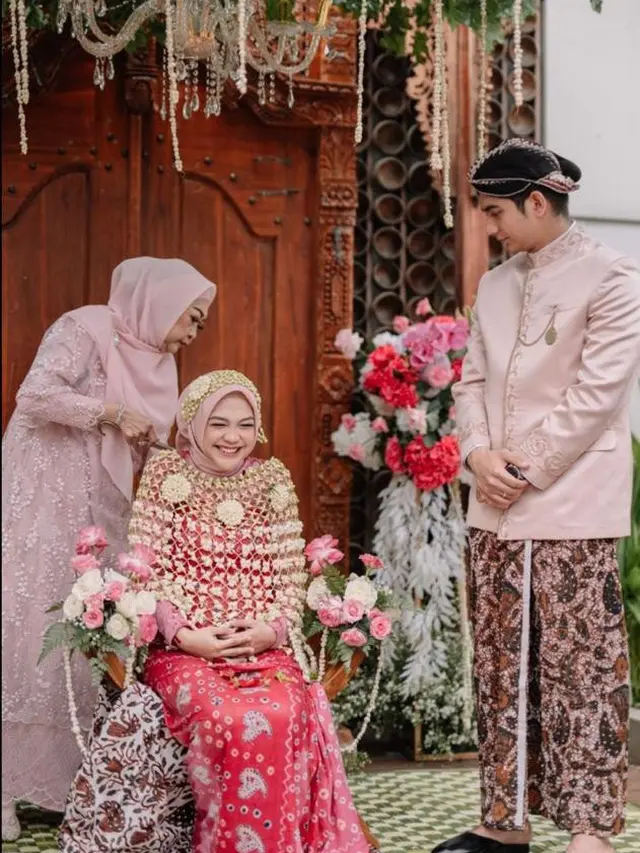 9 Potret Ria Ricis di Acara Pengajian dan Siraman 7 Bulan Baby R, Bumil Cantik Pakai Busana Serba Pink