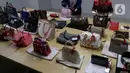 Lelang akan dilaksanakan dalam tiga sesi. Sesi pertama khusus untuk barang-barang berupa rumah, apartemen, rumah kontrakan, atau properti tanah dan bangunan. (Liputan6.com/Herman Zakharia)