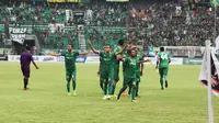 Persebaya rayakan gol penyeimbang dari Ferinando Pahabol (Liputan6.com/Dimas Angga P)