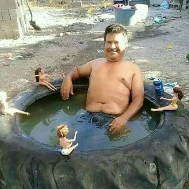 6 Tingkah Absurd Cowok Berendam Karena Kepanasan, Bikin Ngakak