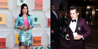 Katy Perry mengejutkan publik dengan tampil menggunakan cincin di jari manis tangan kirinya. Adanya cincin yang melingkar itu, dikabarkan Katy dan Orlando Bloom telah bertunangan. (AFP/Bintang.com)