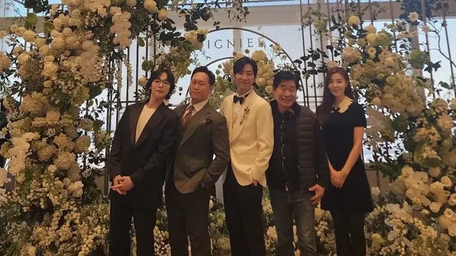 Potret Pernikahan Aktor Korea Lee Sang Yeob.