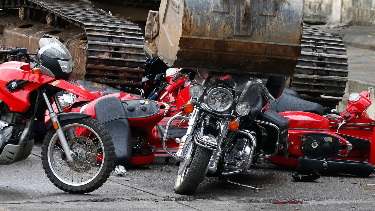 Ratusan Motor Mewah Hasil Selundupan Dihancurkan di Filipina