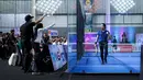<p>Selebritas Indonesia, Saih Halilintar melakukan selebrasi setelah mencetak poin dalam laga final ganda putra padel Turnamen Olahraga Selebriti Indonesia (TOSI) Season 4 melawan pasang Raffi Ahmad dan Thoriq Halilintar di GOR UNJ, Rawamangun, Minggu (09/11/2025). (Bola.com/Bagaskara Lazuardi)</p>