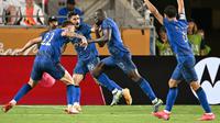 Pemain Al Hilal merayakan gol yang dicetak Kalidou Koulibaly ke gawang Manchester City dalam laga 16 besar Piala Dunia Antarklub 2025 di Camping World Stadium, Orlando, Selasa (1/7/2025) pagi WIB. (CHANDAN KHANNA / AFP)