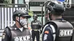 Sejumlah petugas keamanan berjaga di Gedung Mina Bahari KKP, Jakarta, Rabu (25/11/2020). Gedung Mina Bahari KKP dijaga ketat, baik untuk pekerja maupun awak media pasca OTT oleh KPK yang menjerat Menteri KKP Edhy Prabowo di Bandara Soekarno Hatta pada dini hari tadi. (merdeka.com/Iqbal S. Nugroho)