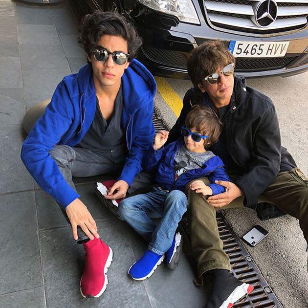 Shahrukh Khan berlibur bersama keluarganya/copyright instagram/gaurikhan/phi